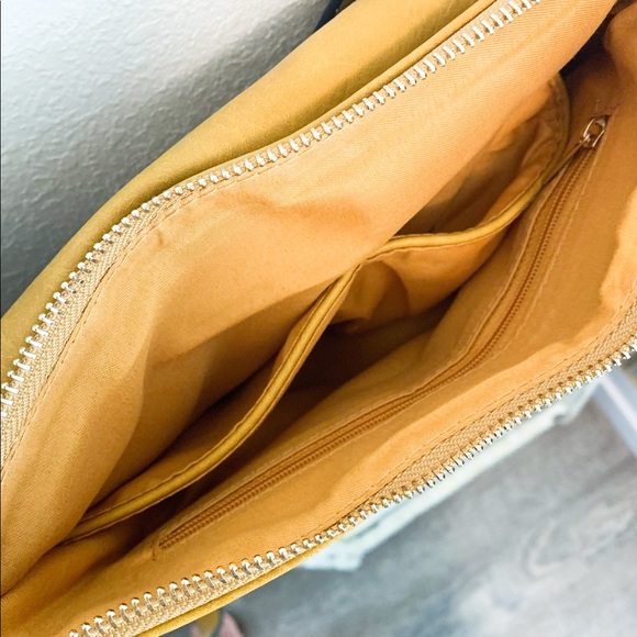 ONE LEFT✨ Braided Mustard Shoulder Bag - Picture 6 of 8